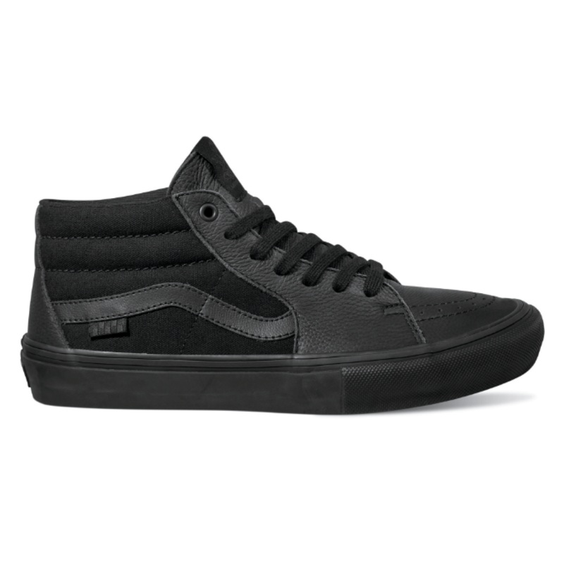 Vans Grosso Mid Leather Skate Shoe in Black and Black