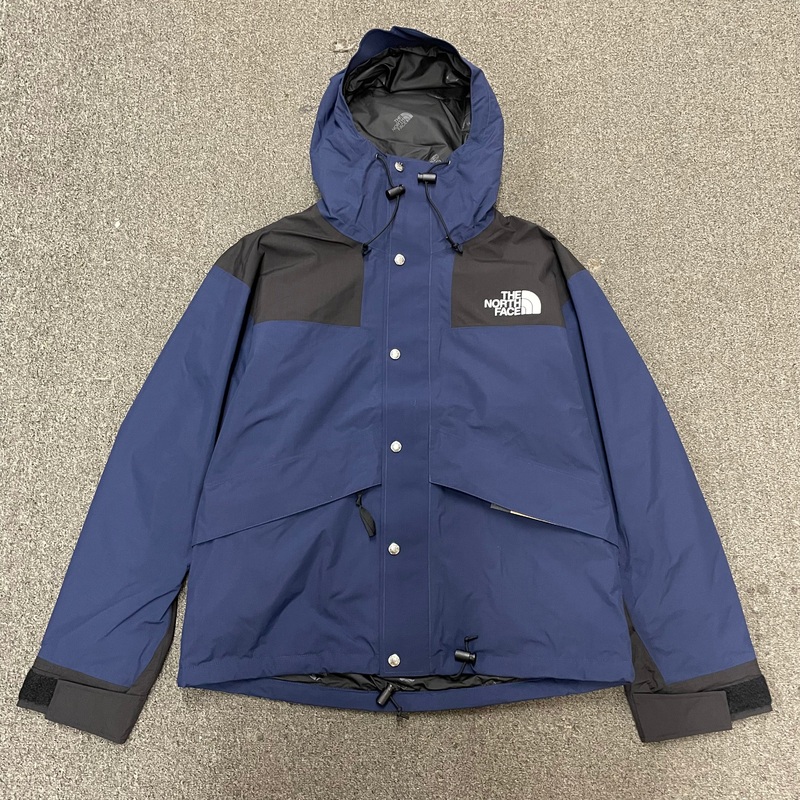 The North Face Mens 86 Retro Mountain Jacket in Summit Navy and TNF Black 2024